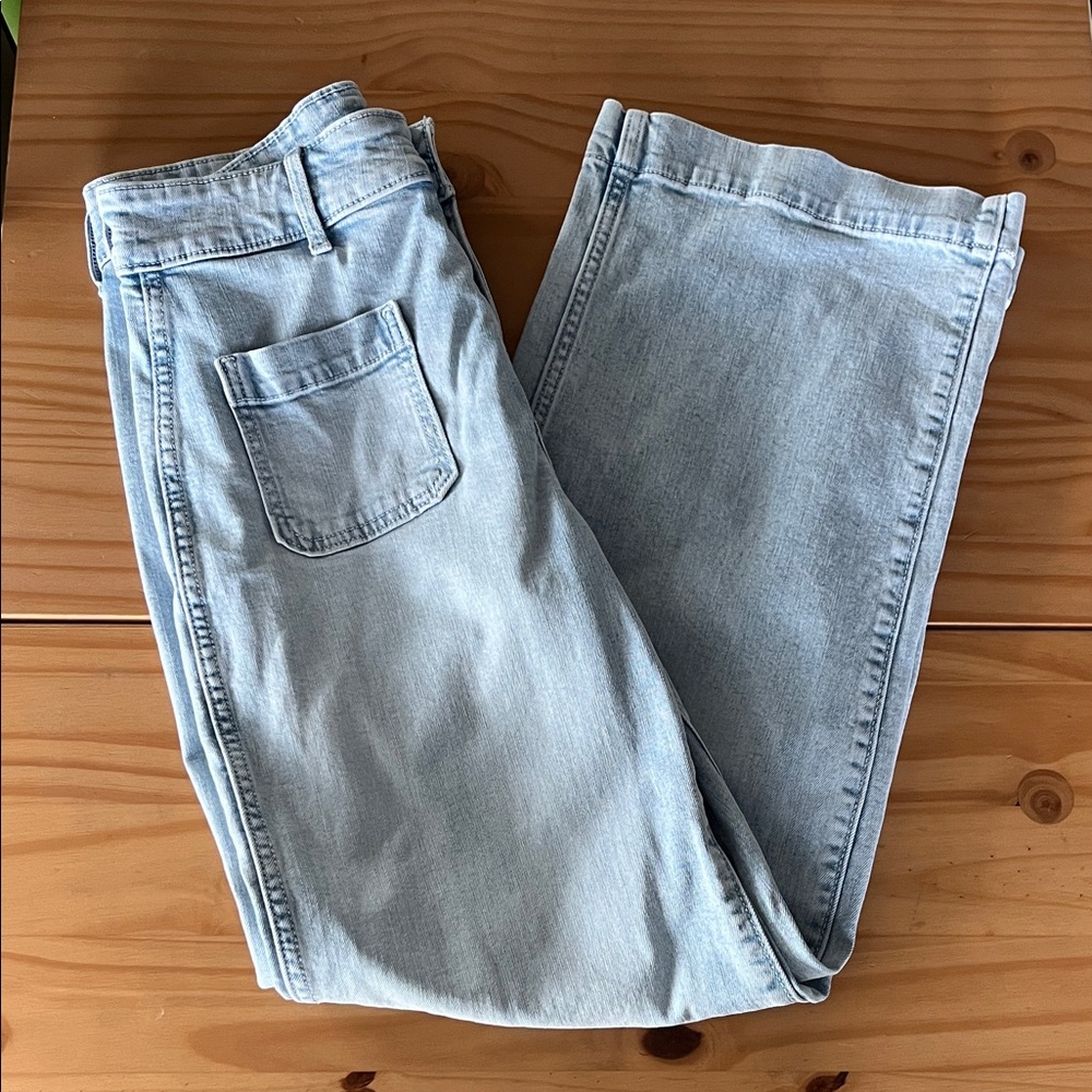 Old Navy wide leg jeans extra high rise light blue wash size 6 patch pockets